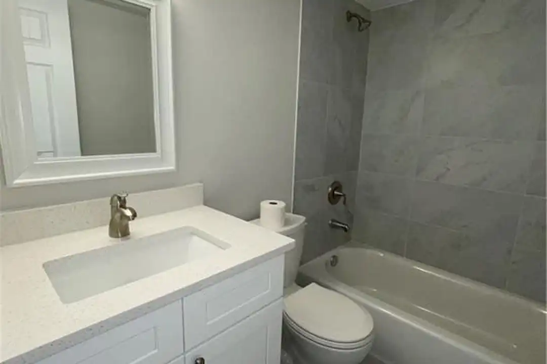 661 Hernando St #4 - More