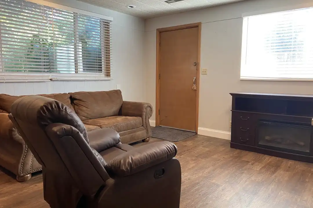 2497 S 450 E – photo 1 of 12