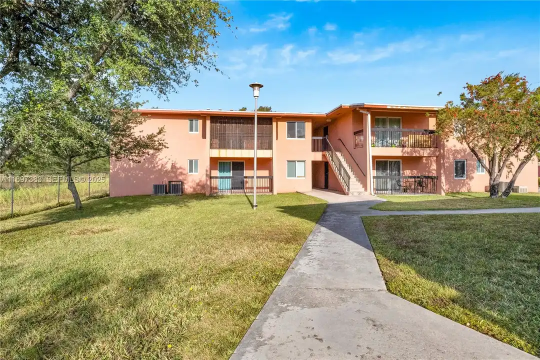 2020 NW 119th St unit 1122 - View 5