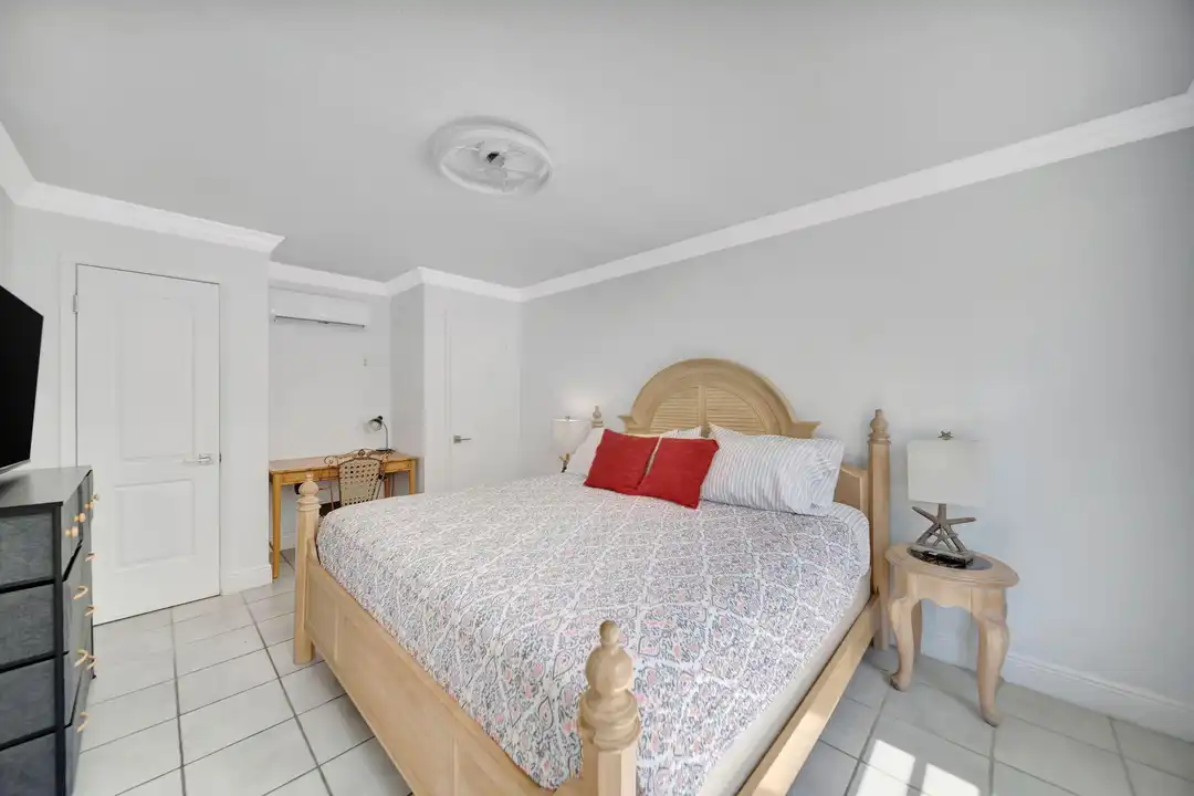 2724 NE 14th St unit 3 - More