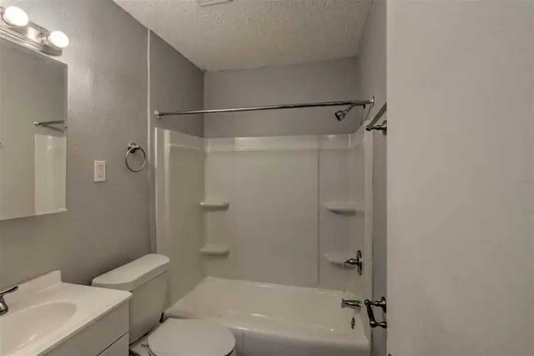 1433 Court Ave - Widok 5