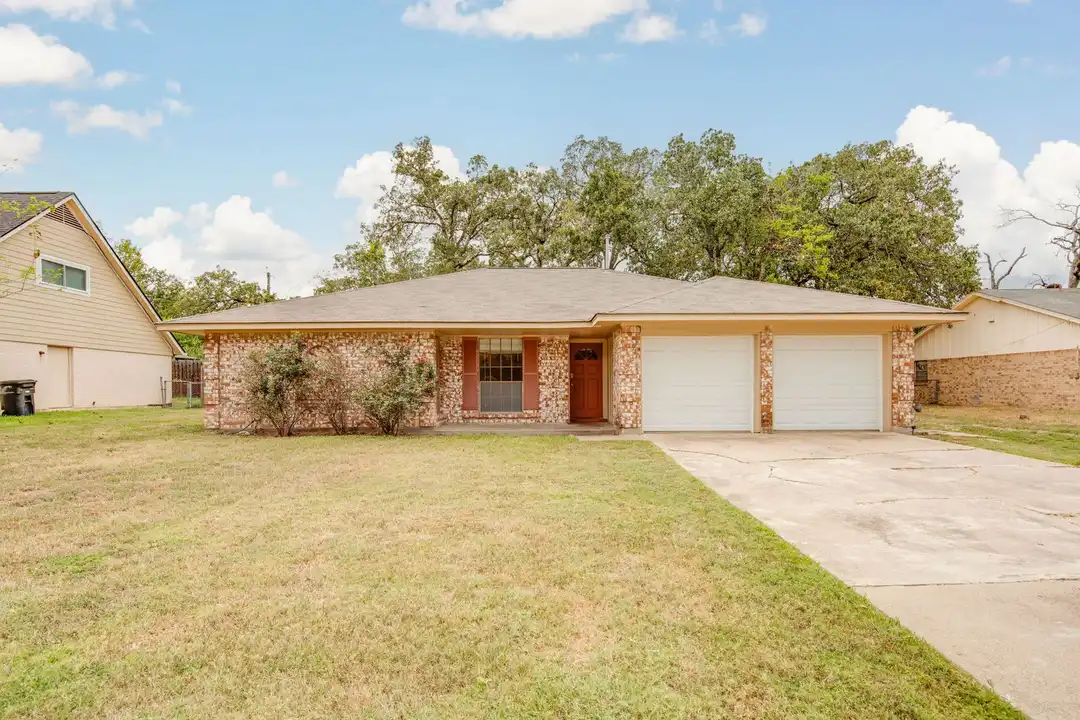 1201 Francis Dr – photo 1