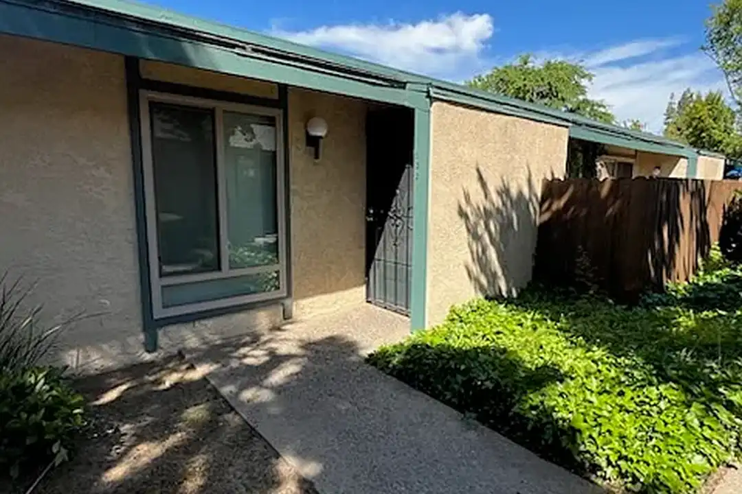 Bullard Garden Apartments – photo 1