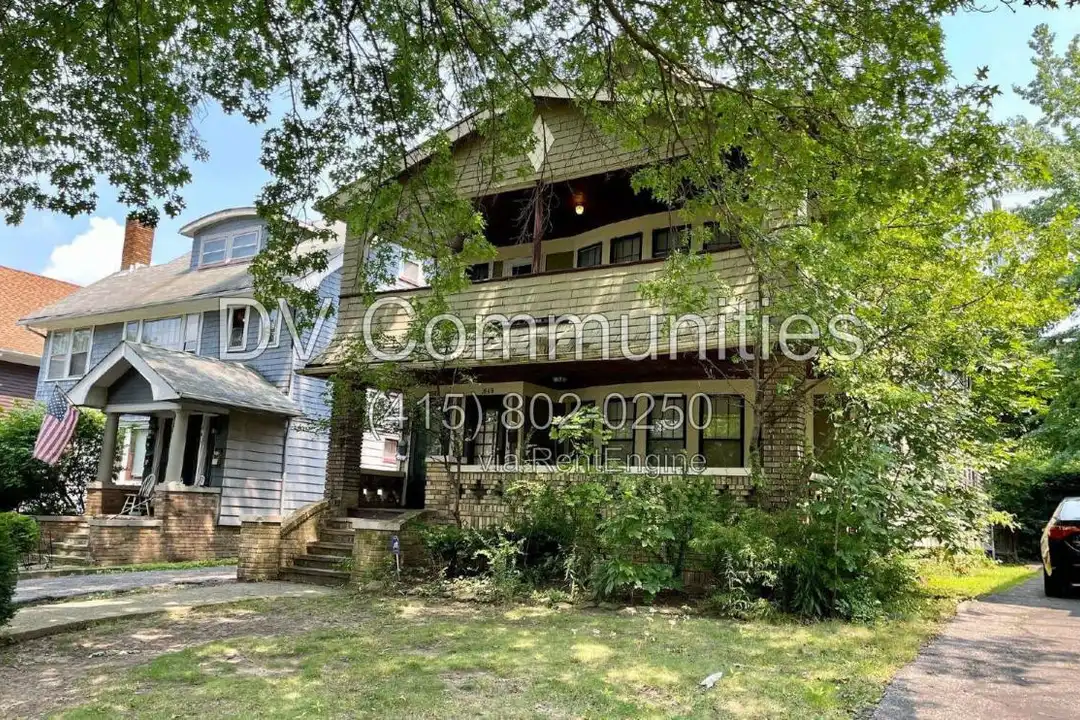 1647 Hillcrest Rd unit 3RD – photo 1 of 10