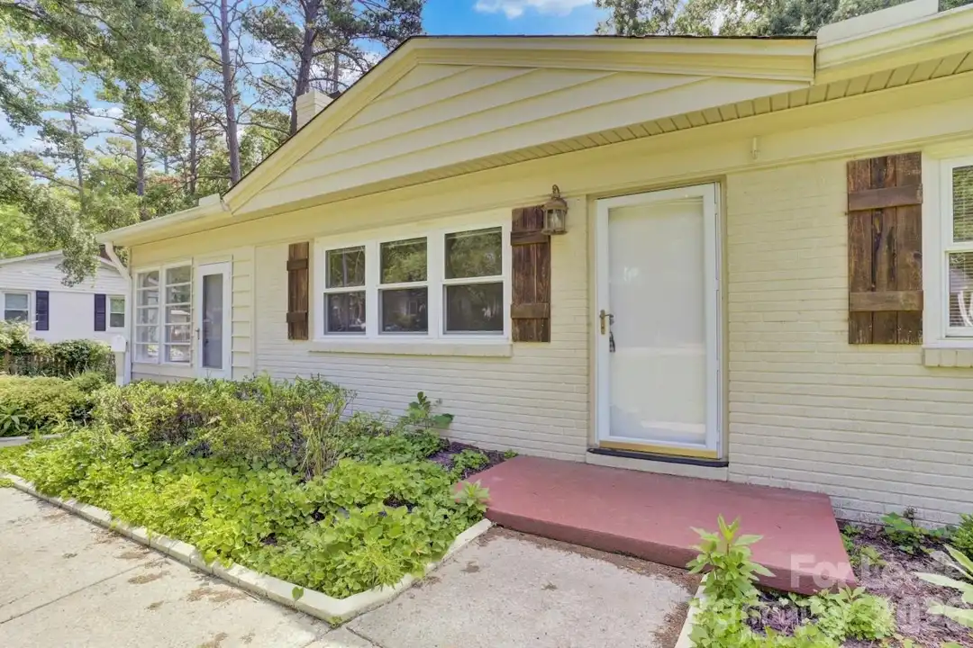121 Marshdale Ave SW - View 4