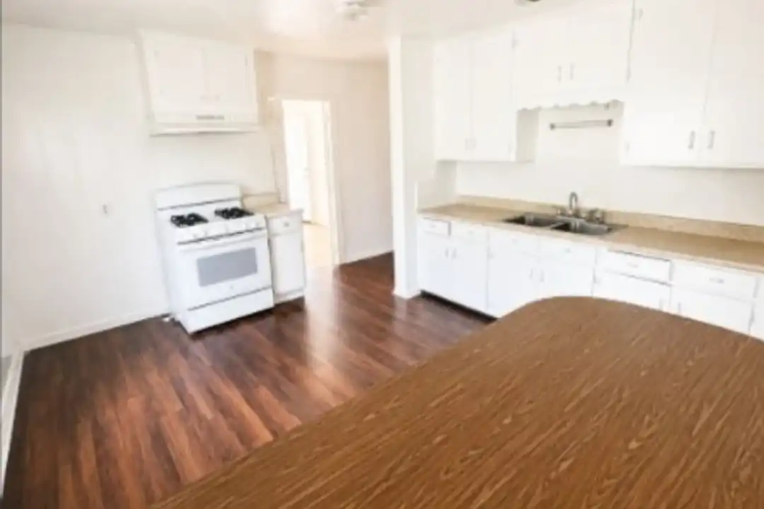 3255 Waverly St - View 3