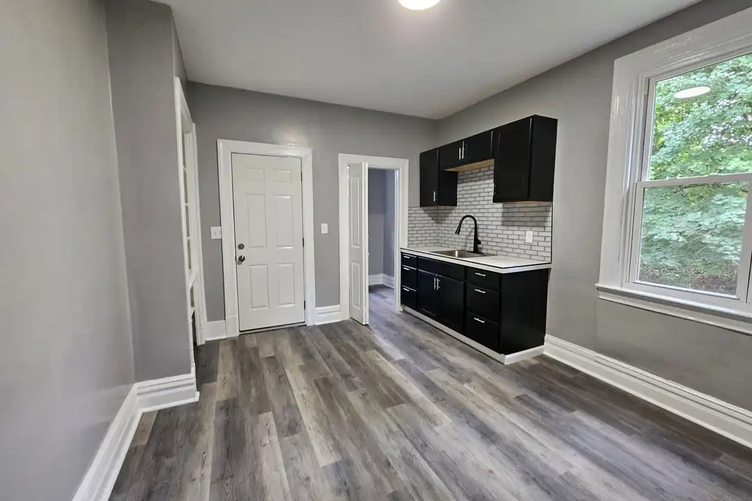 1609 Methyl St unit 2 – photo 1