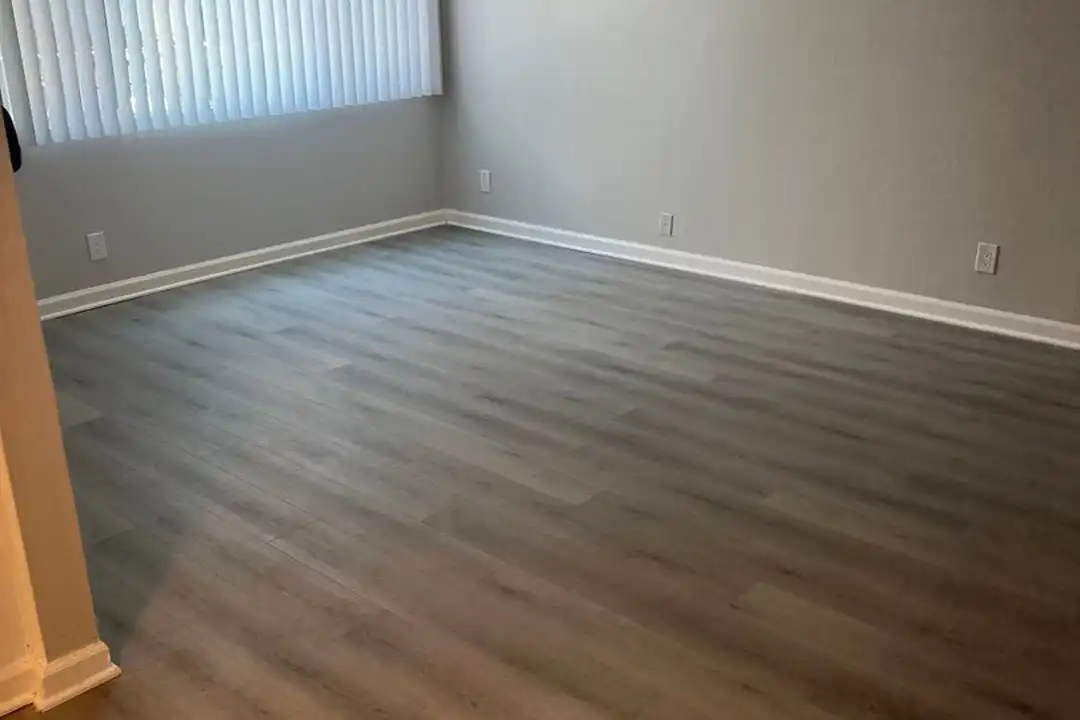 Apartment in Los Angeles - More