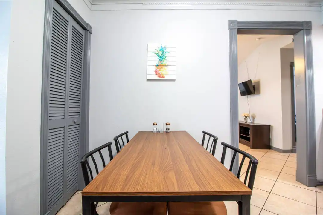 1815 Larkin Ave – pohled 3