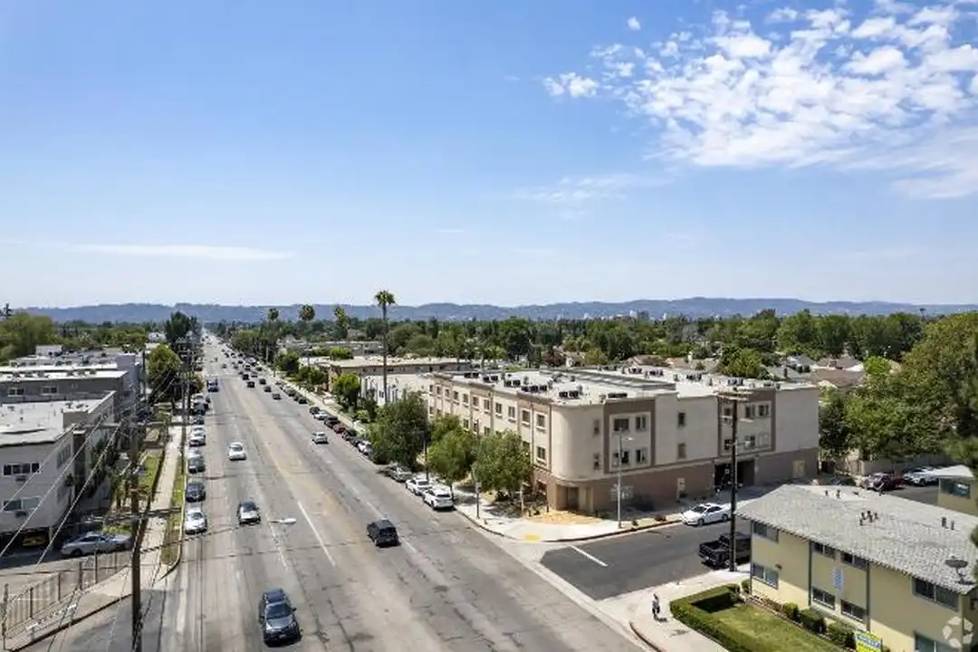 Apartment in Los Angeles - View 4