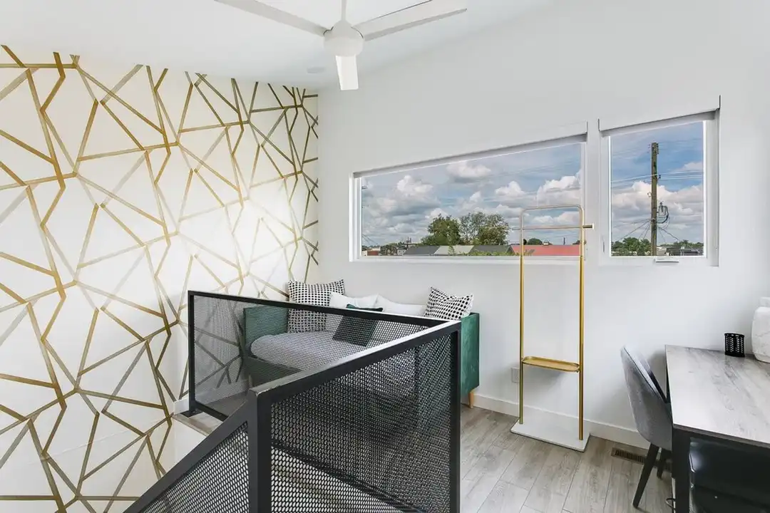 930 E Jefferson St unit 1028897P – photo 1