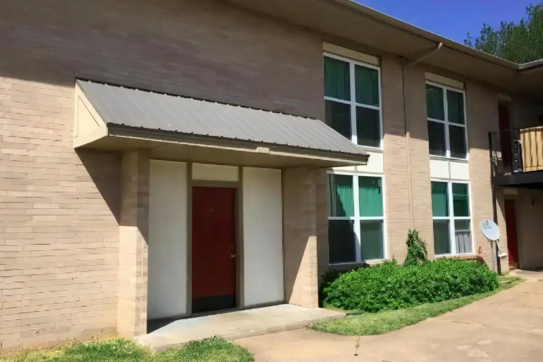 9211 N Council Rd - View 3