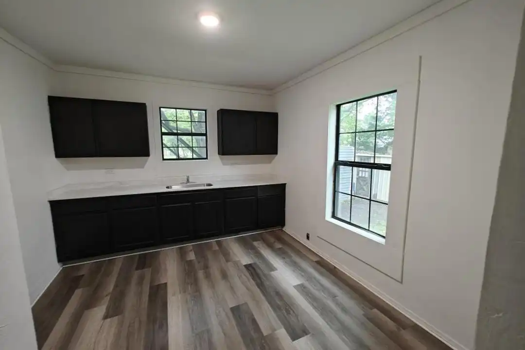 211 E Standifer St unit B - View 5