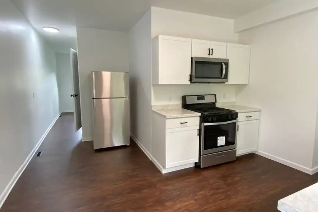 924 Excelsior St - View 2