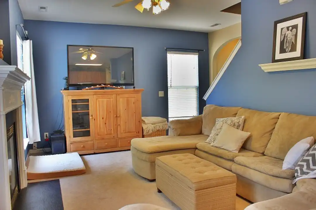 1008 Goldmist Ln - View 3