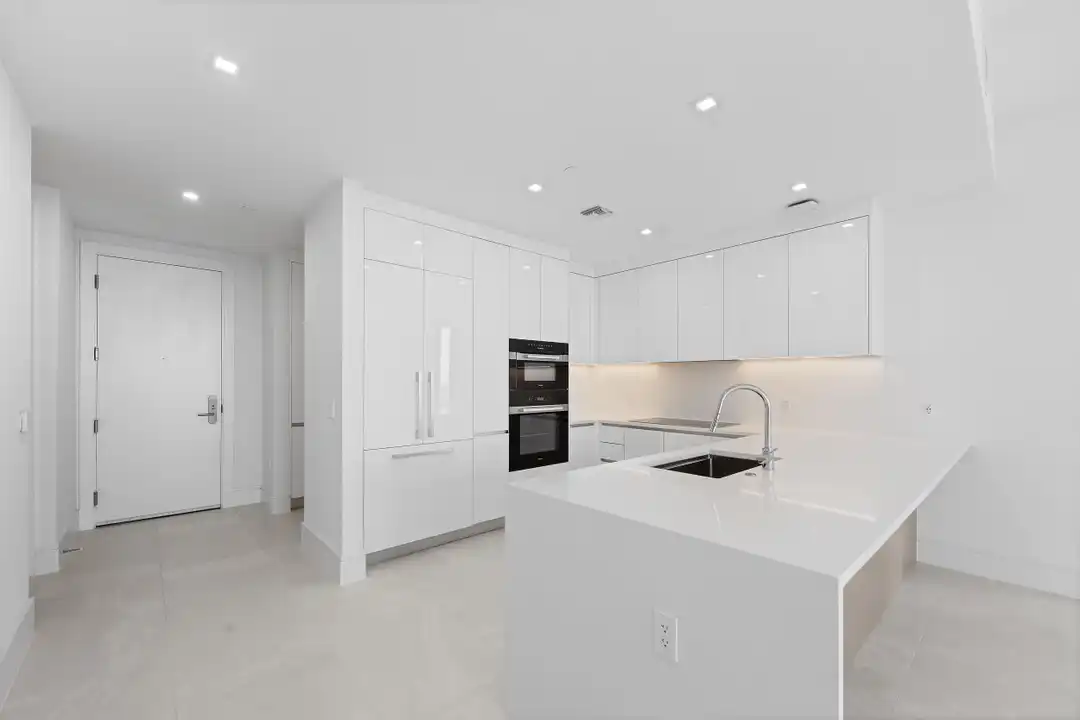 220 Lake Shore Dr unit 811 - View 3