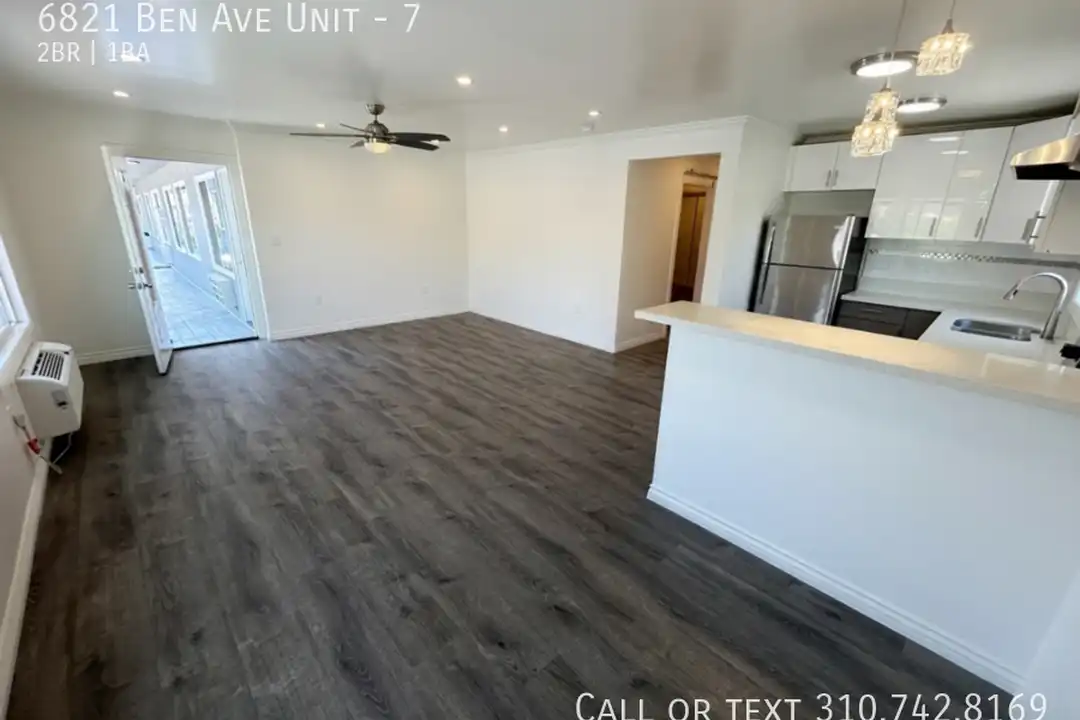 Apartment in Los Angeles, Hewitt, North Hollywood Northeast Neighborhood Council District - View 2