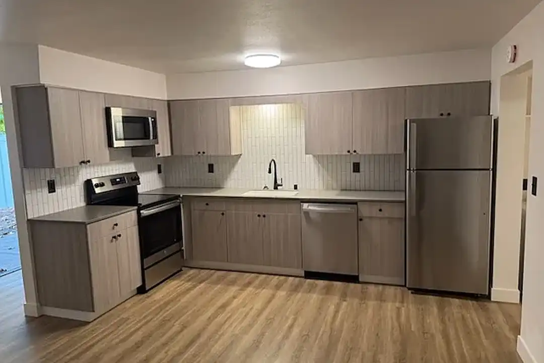 1421 W 8th Ave – photo 1