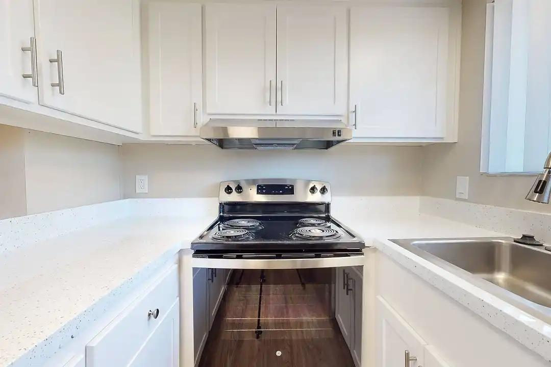 Holiday Gardens Apartments - View 4
