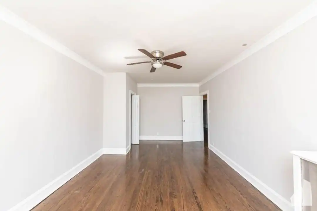 5075 N Wolcott Ave - View 3
