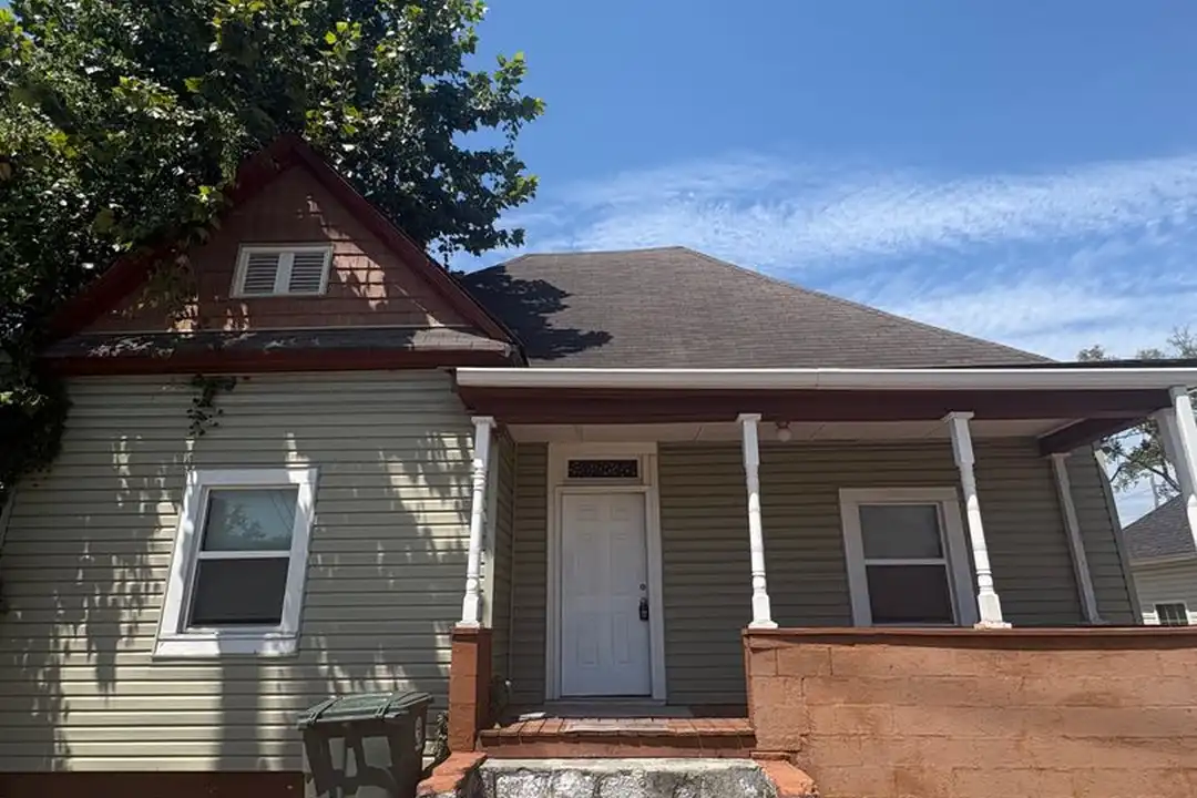 1107 S Willow St – photo 1