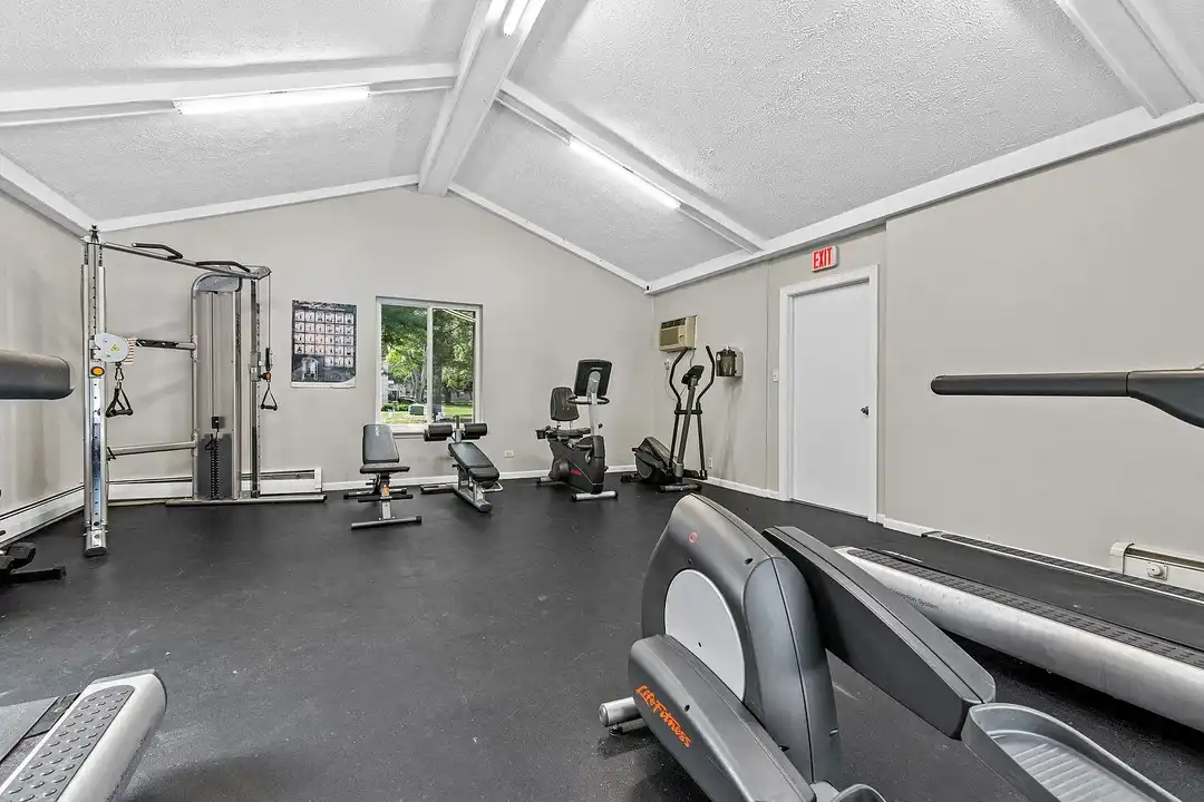 Apple Ridge Apartments - Livonia, MI – photo 1 of 33