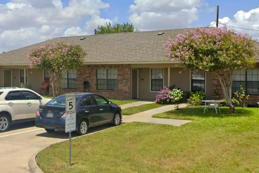 600 Sauz St - View 2