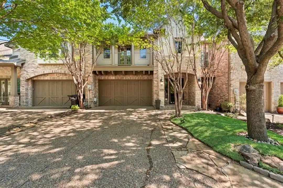 5379 Balmoral Dr - View 3