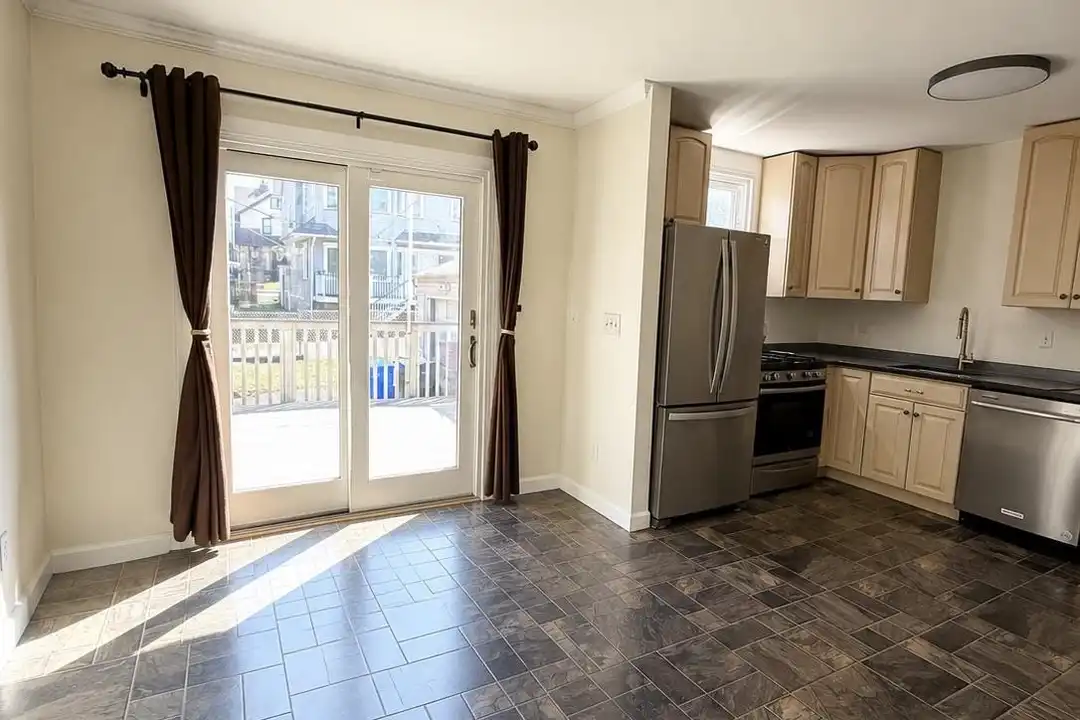1 Courrier Pl – photo 1 of 24