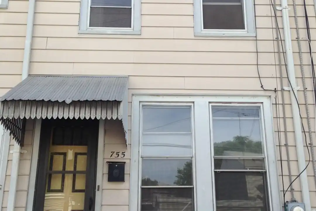 755 Beatty St – photo 1