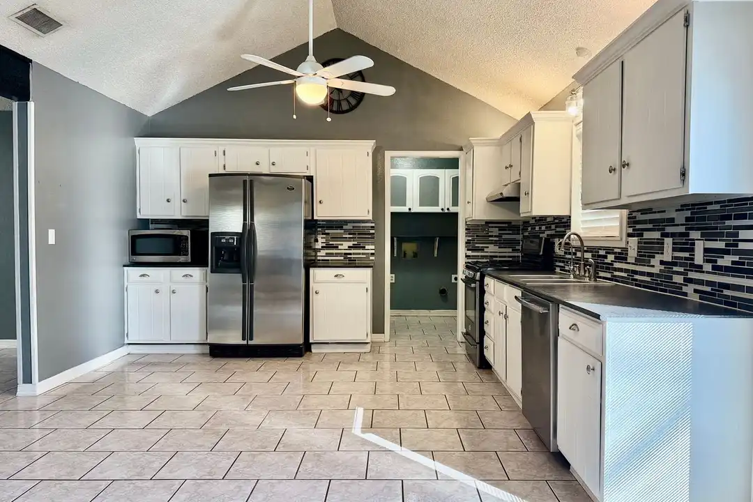 2515 Emerson Dr - View 3