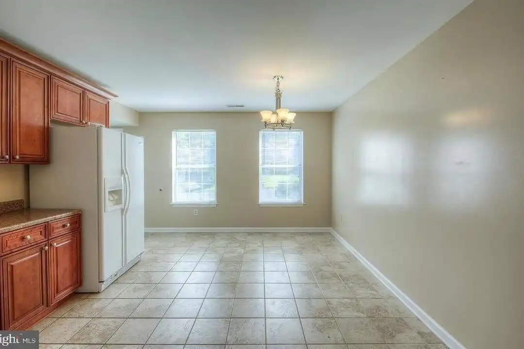 5678 Sutter Ln - More