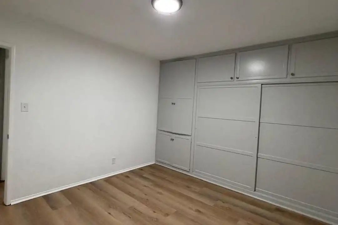 935 N Louise St unit 2 - More