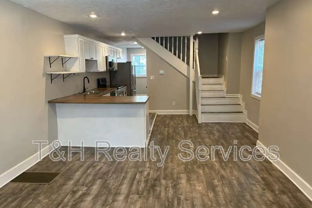 2921 N Delaware St - View 3