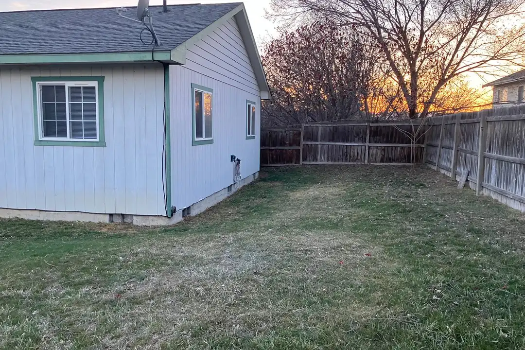 903 E White Birch Ave unit B - View 3