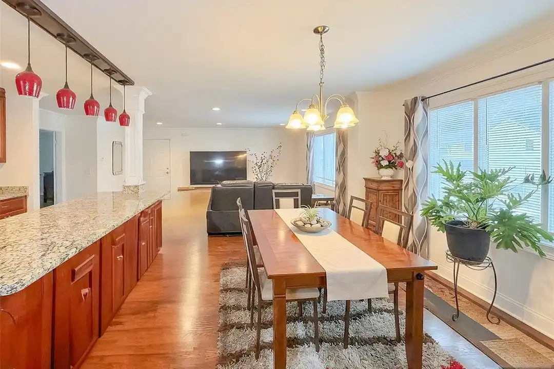 20 Franklin Ave - View 6