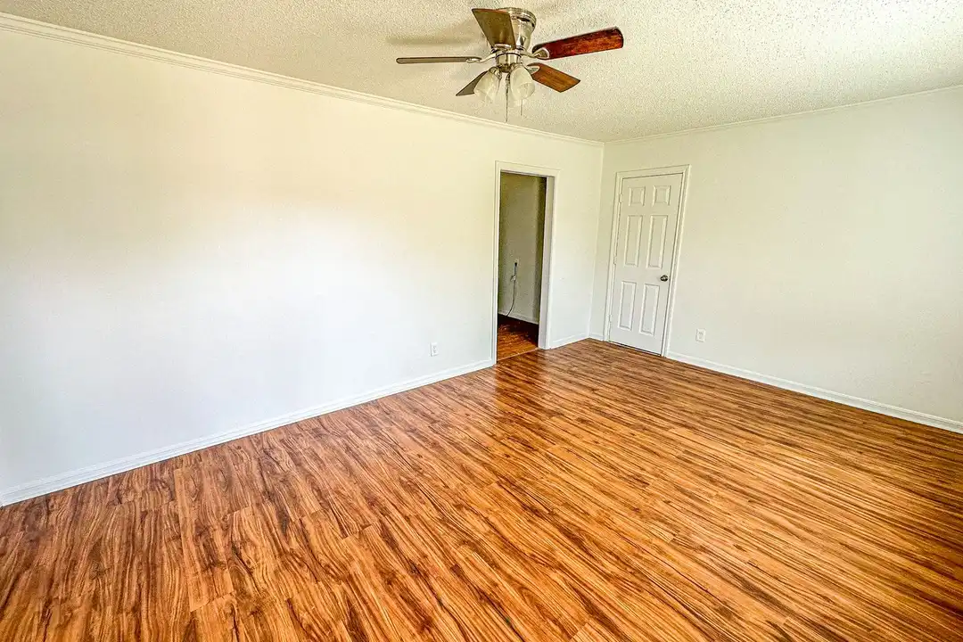 4009 James Ave - View 2