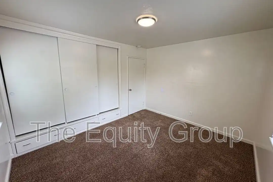 315 W Kaweah Ave - View 3