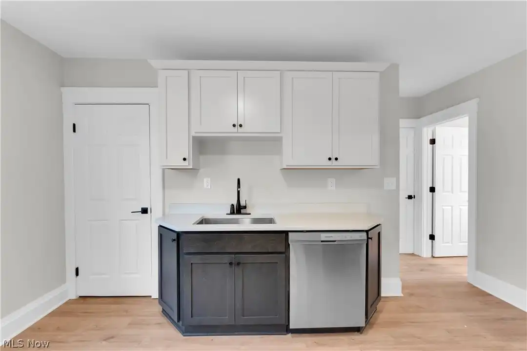 1330 W 67th St – další
