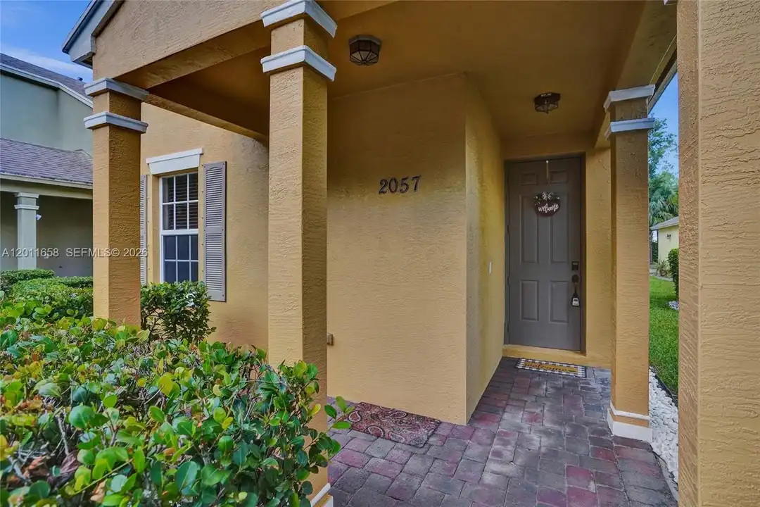 2057 SE Avon Park Dr - View 3