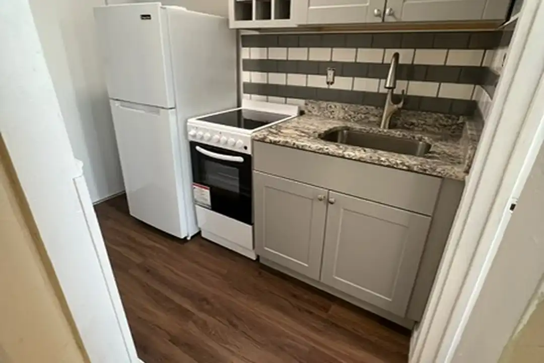 20 Coral Ave unit 10 – photo 1 of 7