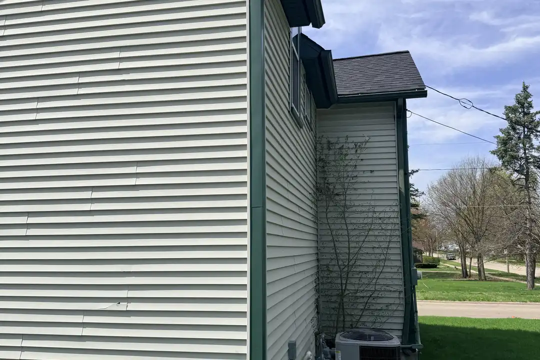 621 Hackett St - More