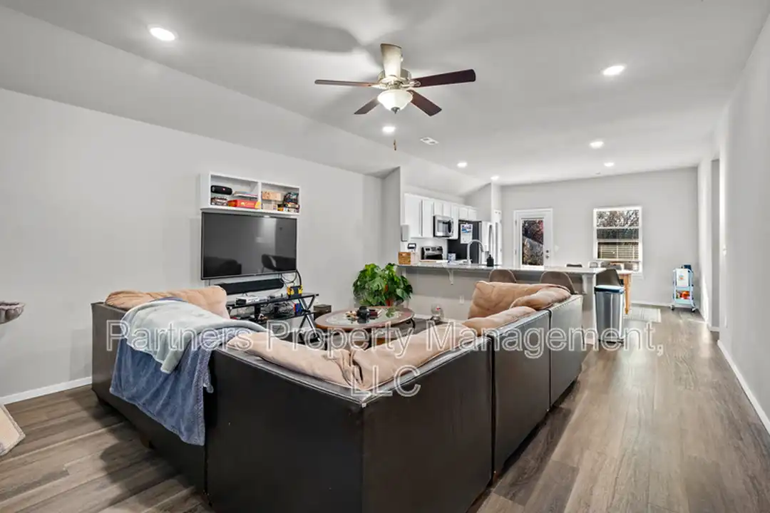 1121 E Sparrow Cir - View 3