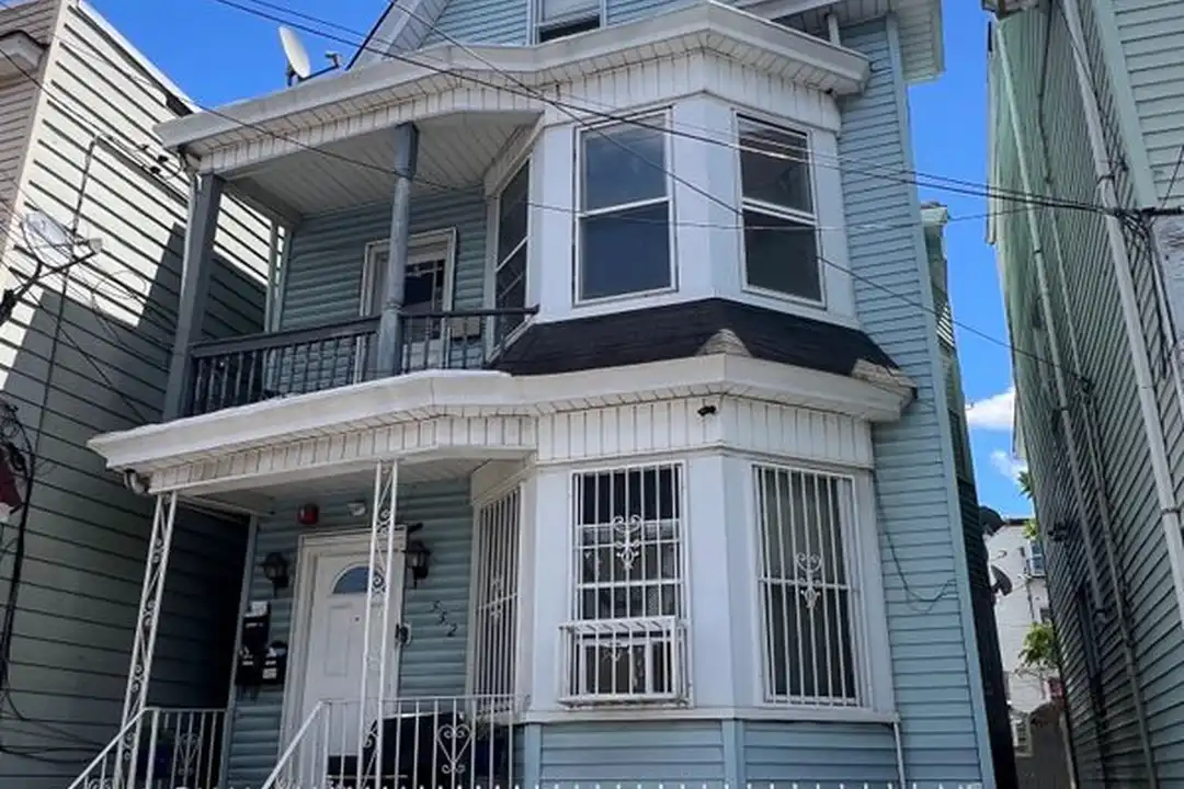 552 River St unit B – photo 1 of 7