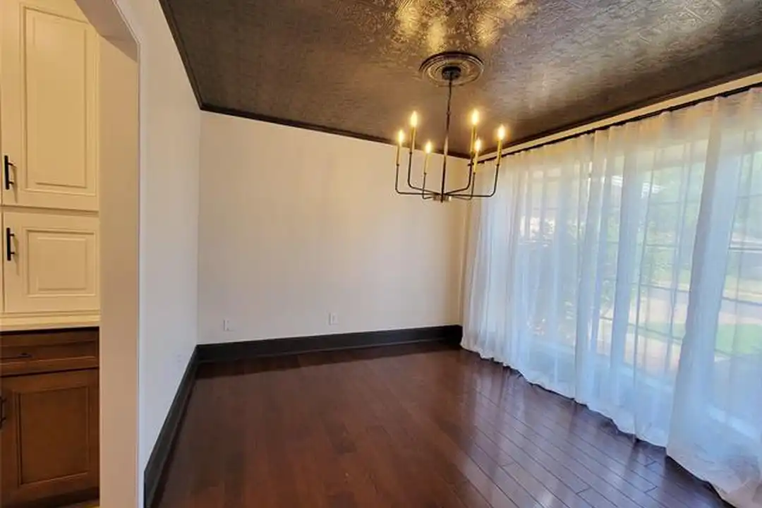 720 Huntwich Dr - View 4