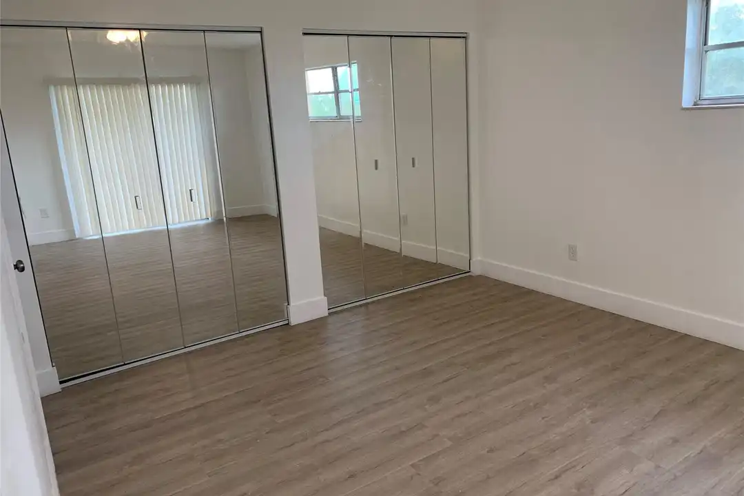 4121 Stirling Rd unit 401 - More