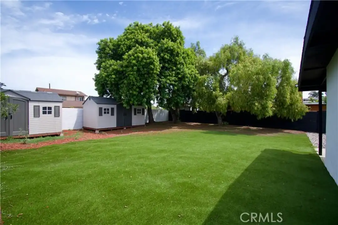 820 Iris Ave – photo 1