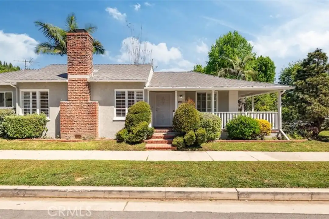 4603 Longridge Ave - View 6