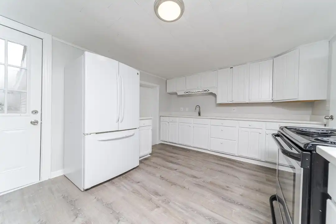 824 2nd St – photo 1 of 27