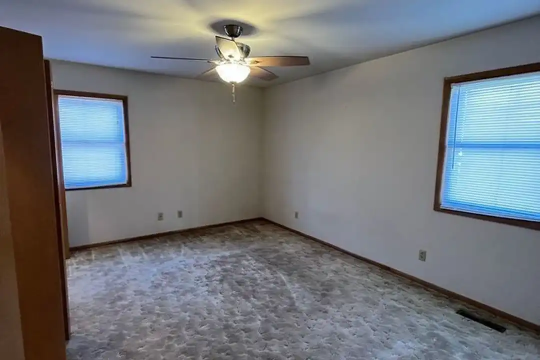 207 West 3rd St S – photo 1
